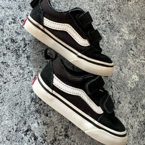 Vans Toddler / Baby Velcro Sneakers - Old Skool Shoe